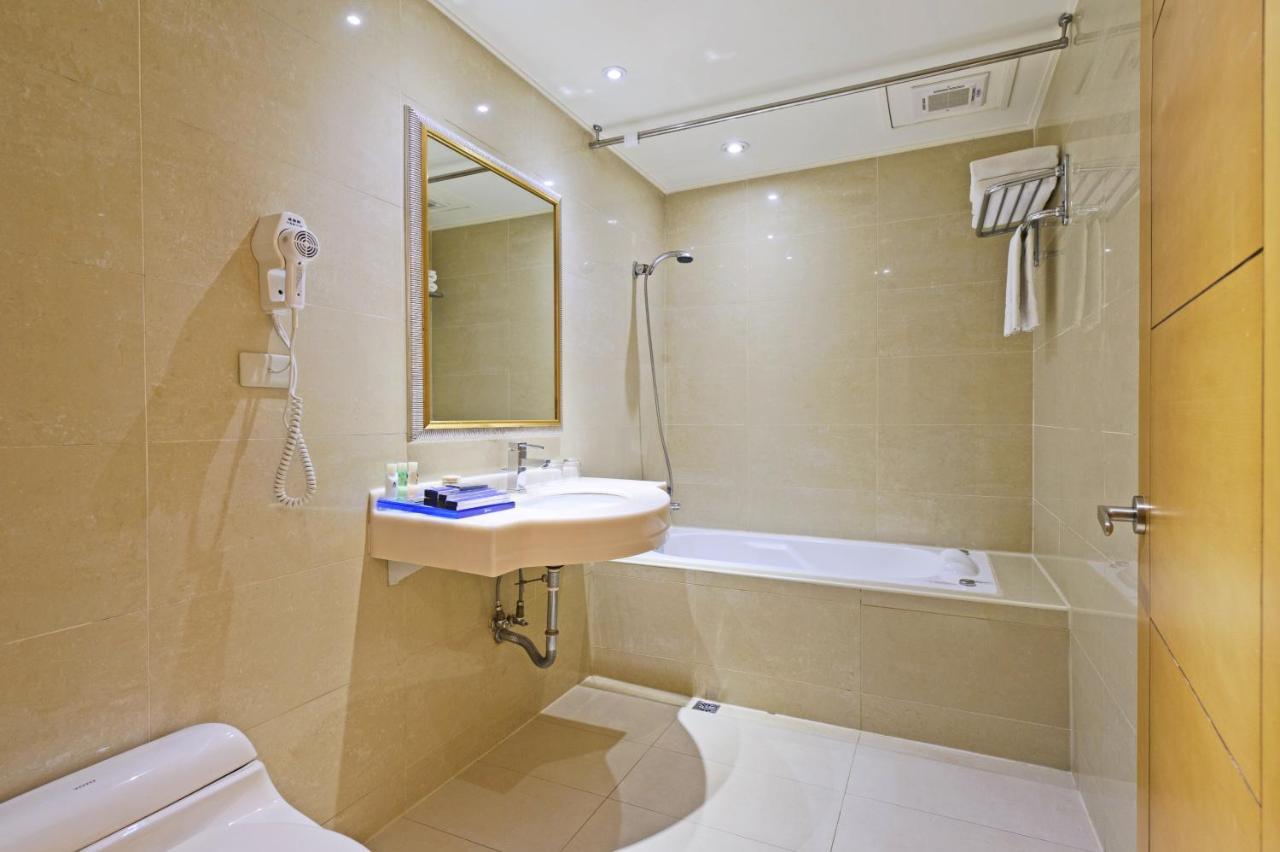 K Hotel Keelung Bagian luar foto